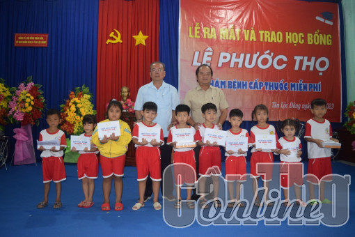 Ra mắt và trao học bổng Lê Phước Thọ