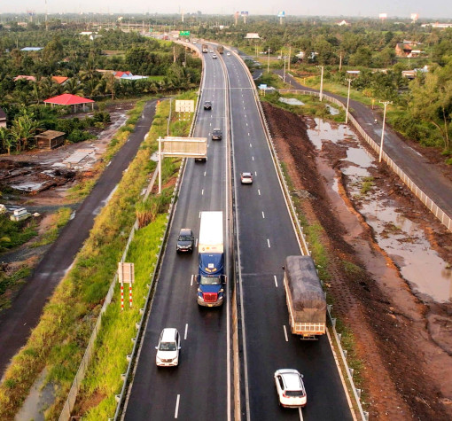 Bàn giải pháp đầu tư cầu cạn đường cao tốc vùng ĐBSCL