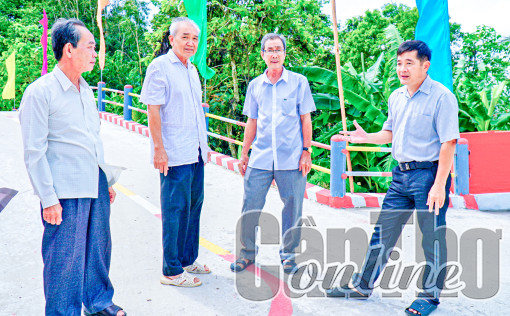 Xây dựng đội ngũ cán bộ đạt chuẩn và chất