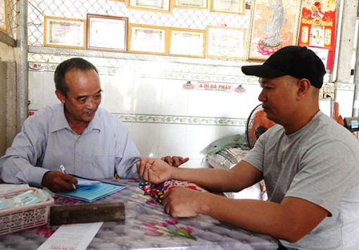 Tình thương và nụ cười