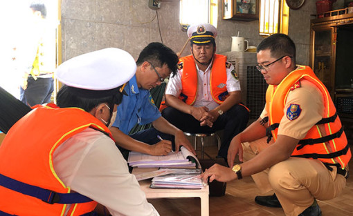 Kiểm tra bảo đảm trật tự an toàn giao thông đường thủy nội địa, hàng hải
