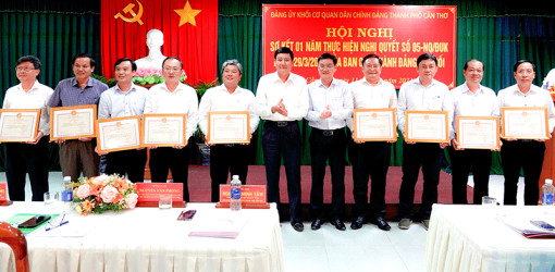 Tăng cường lãnh đạo công tác kết nạp đảng viên khối đơn vị sự nghiệp