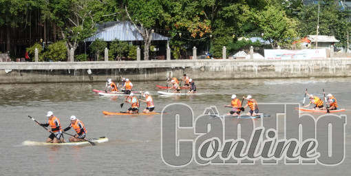 Sôi nổi Giải đua thuyền ván SUP tại TP Cần Thơ
