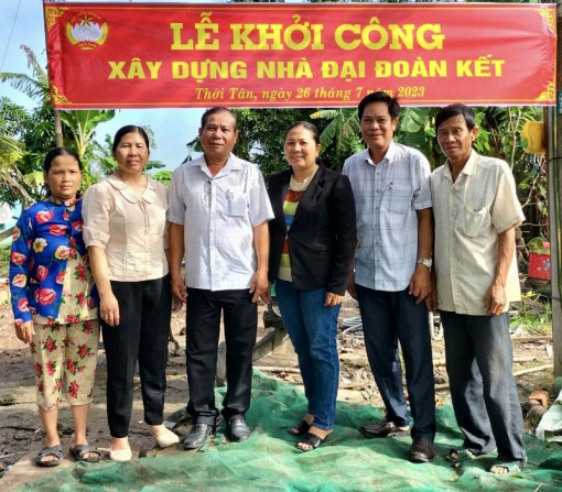 Khởi công xây dựng 2 căn nhà Đại đoàn kết