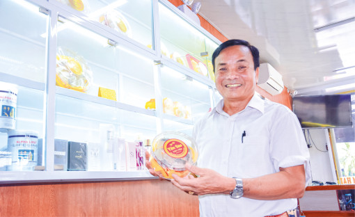 Tỉ phú chân đất bảy Thum