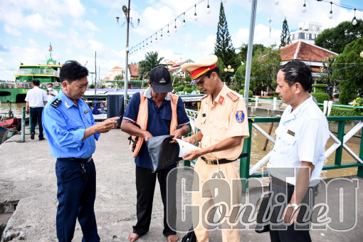 Ra quân kiểm tra bảo đảm trật tự an toàn giao thông đường thủy nội địa, hàng hải