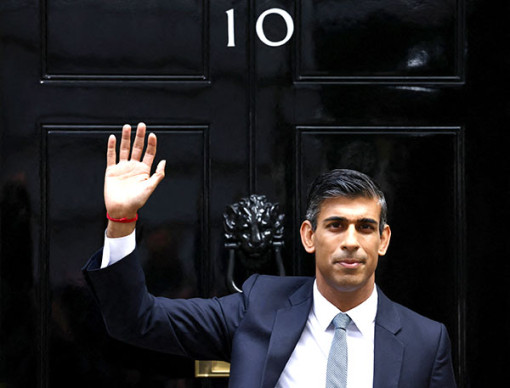 Thủ tướng Anh “thoát nạn”