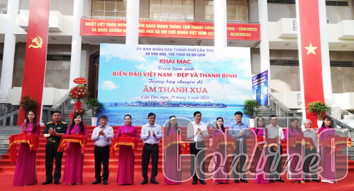 Khai mạc triển lãm ảnh “Biển đảo Việt Nam - Đẹp và thanh bình”