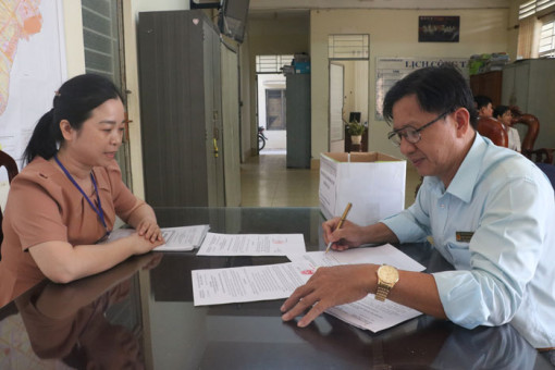 Kiểm tra đột xuất việc thực thi công vụ, chấp hành kỷ luật, kỷ cương hành chính tại quận Bình Thủy