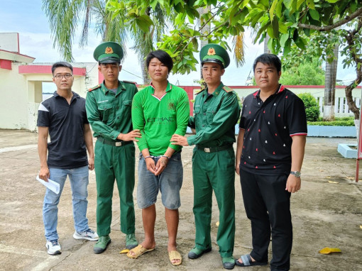 Kiên Giang: Bộ đội Biên phòng bắt đối tượng bị truy nã và tàu vận chuyển thiết bị giám sát hành trình tàu cá trái phép