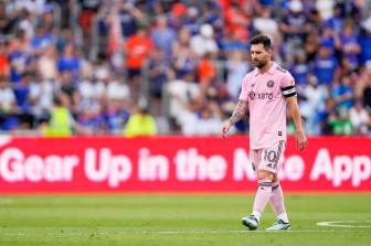 Lý do Messi thường đi bộ trên sân