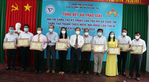 Hỗ trợ và xây dựng hệ sinh thái khởi nghiệp