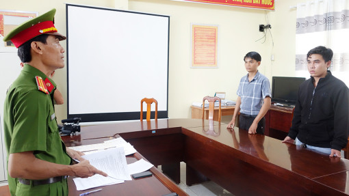 An Giang: Bắt tạm giam 2 đối tượng làm bằng đại học và chứng chỉ giả