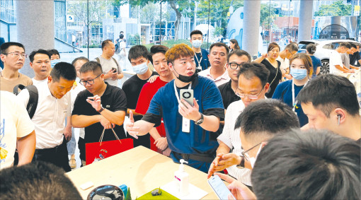 Bị Mỹ cấm vận, Huawei vẫn làm nên chuyện