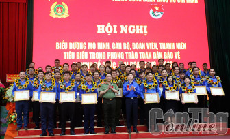 Biểu dương mô hình, cán bộ, đoàn viên, thanh niên tiêu biểu trong phong trào Toàn dân bảo vệ an ninh Tổ quốc Biểu dương mô hình, cán bộ, đoàn viên, thanh niên tiêu biểu trong phong trào Toàn dân bảo vệ an ninh Tổ quốc