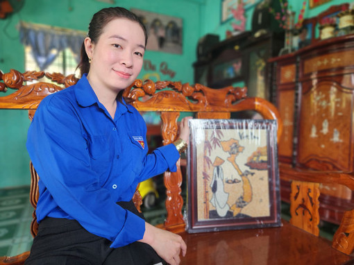 Người vẽ quê hương bằng hạt gạo