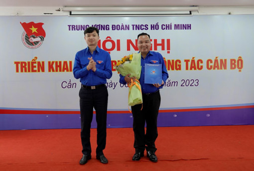 Công bố quyết định công nhận đồng chí Nguyễn Tứ Thiên giữ chức Phó Bí thư Thành đoàn Cần Thơ 