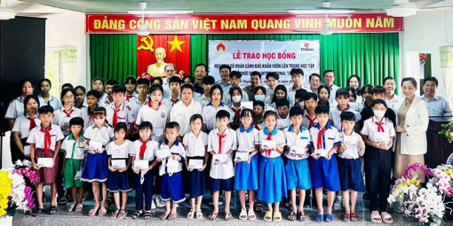 Xây dựng ít nhất 1 mô hình giảm nghèo bền vững tại mỗi xã, thị trấn