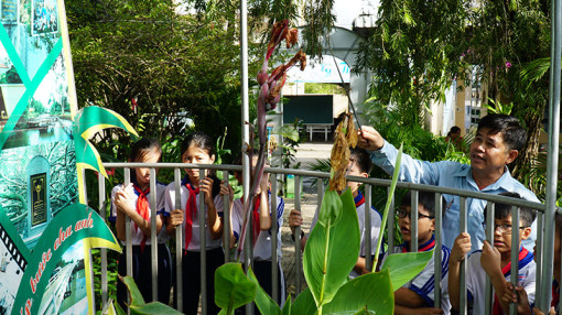 Tăng cường công tác chính trị, tư tưởng trong học sinh