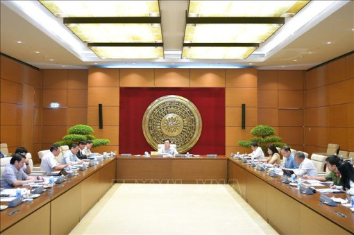 Chủ tịch Quốc hội Vương Đình Huệ làm việc với Ban Tổ chức Hội nghị Nghị sĩ trẻ toàn cầu lần thứ 9