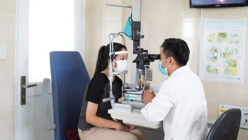 Đầu năm học, ngừa các bệnh về mắt cho học sinh