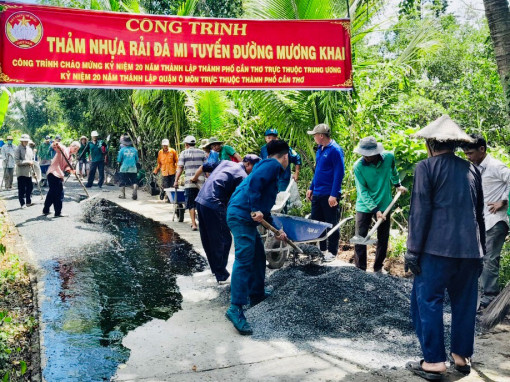 Khơi dậy sức dân làm đường giao thông