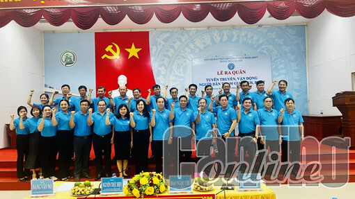 Ra quân tuyên truyền người dân tham gia bảo hiểm xã hội, bảo hiểm y tế