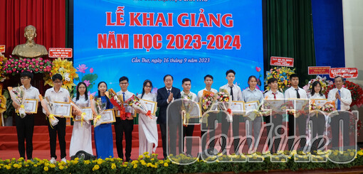 Trường Đại học Cần Thơ khai giảng năm học mới