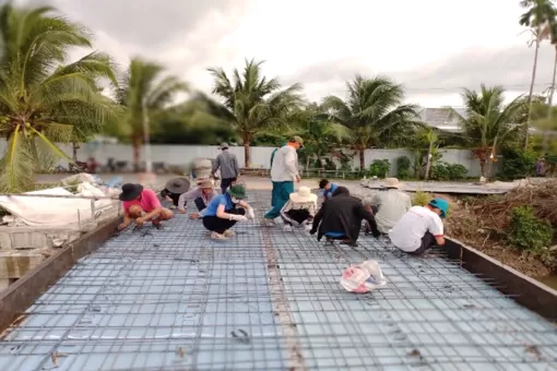 Ông Hai bắc cầu