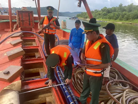 Kiên Giang: Bắt giữ 2 tàu vận chuyển trên 110.000 lít dầu DO không rõ nguồn gốc