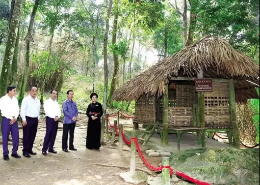 Chủ tịch nước Võ Văn Thưởng dâng hương tại Khu di tích Quốc gia đặc biệt Tân Trào