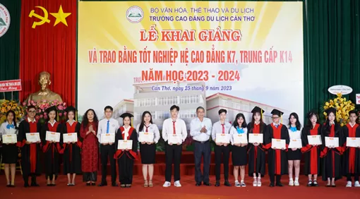 Trường Cao đẳng Du lịch Cần Thơ khai giảng năm học mới