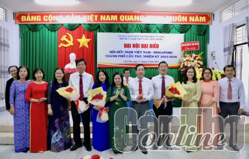 Củng cố, làm sâu sắc hơn tình hữu nghị, hợp tác giữa nhân dân hai nước Việt Nam - Singapore