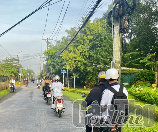 Giáo dục học sinh chấp hành quy định về an toàn giao thông