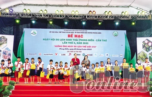 Thu hút hàng chục ngàn lượt khách đến với Ngày hội Du lịch sinh thái Phong Ðiền - Cần Thơ 2023