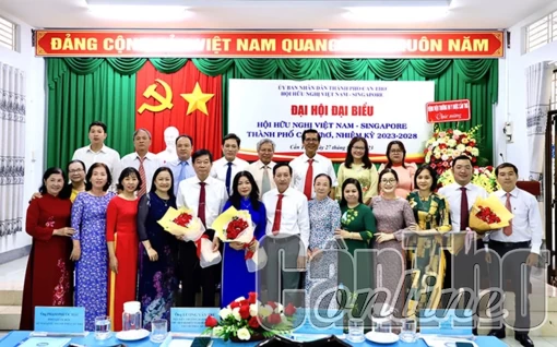 Củng cố, làm sâu sắc hơn tình hữu nghị, hợp tác giữa nhân dân hai nước Việt Nam - Singapore