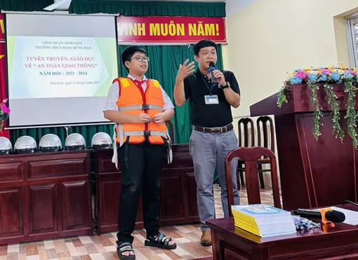 Trang bị kiến thức an toàn giao thông cho giáo viên và học sinh