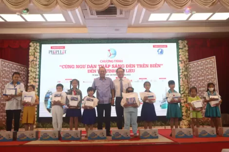 Nhiều hoạt động thiết thực trong Chương trình “Cùng ngư dân thắp sáng đèn trên biển”