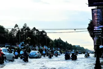 An toàn cho người dân khi triều cường đạt đỉnh, gây ngập đô thị