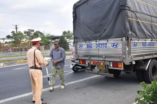 Nâng cao ý thức chấp hành pháp luật giao thông của chủ doanh nghiệp và lái xe