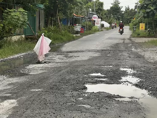 Cần giặm vá đoạn lộ hư hỏng