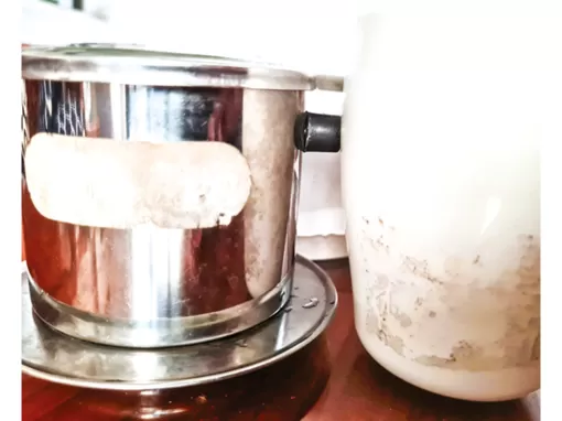 Phiền toái vì tem nhãn rửa mãi không sạch