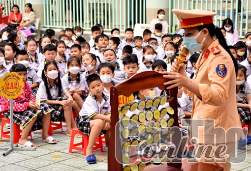 Tiếp tục đẩy mạnh tuyên truyền pháp luật về an toàn giao thông