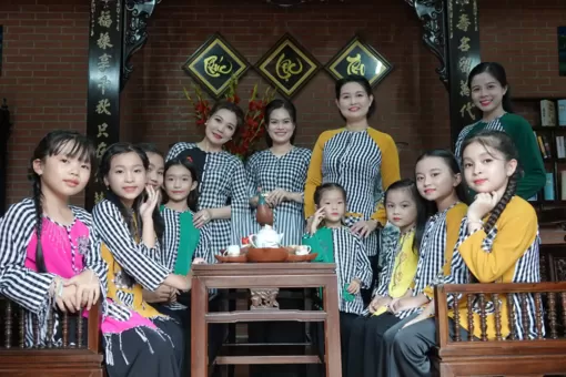 Ấn tượng bộ sưu tập "Áo bà ba khăn rằn"