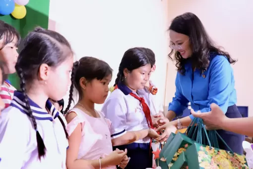 Quan tâm chăm lo con đoàn viên, người lao động