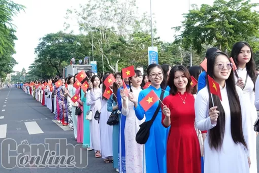 Cần Thơ rộn ràng Lễ hội trang phục áo bà ba, áo dài