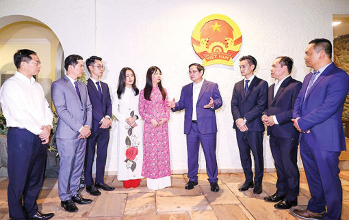 Thủ tướng Phạm Minh Chính thăm Đại sứ quán Việt Nam tại Brazil