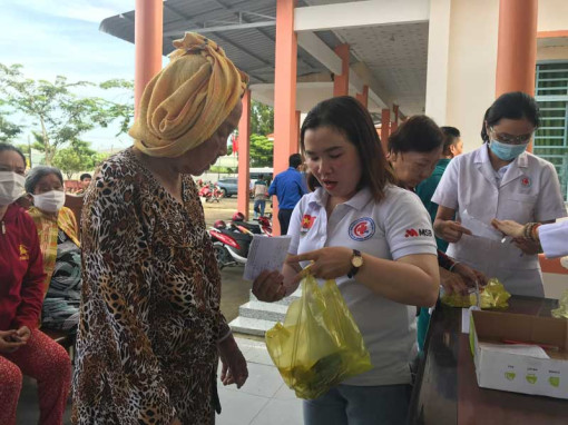 Thuốc bổ để đầu giường và bệnh suy thận