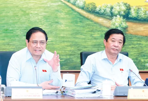 Thảo luận tại tổ về kết quả thực hiện kế hoạch phát triển kinh tế - xã hội