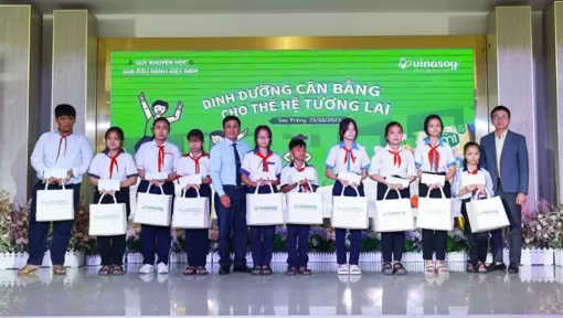 Quỹ Khuyến học sữa đậu nành trao tặng hơn 405.000 hộp sữa Fami Canxi cho học sinh tại tỉnh Sóc Trăng